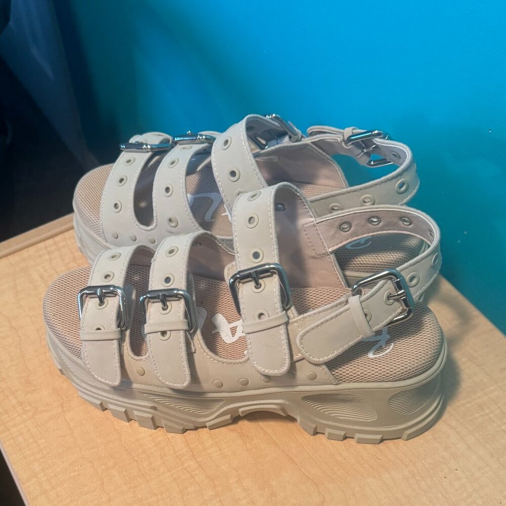 Buffalo platform sandals ~ 40